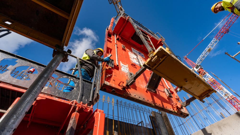 Pose  de la BOX RS SATECO sur le chantier de la tour Auréa au Luxembourg